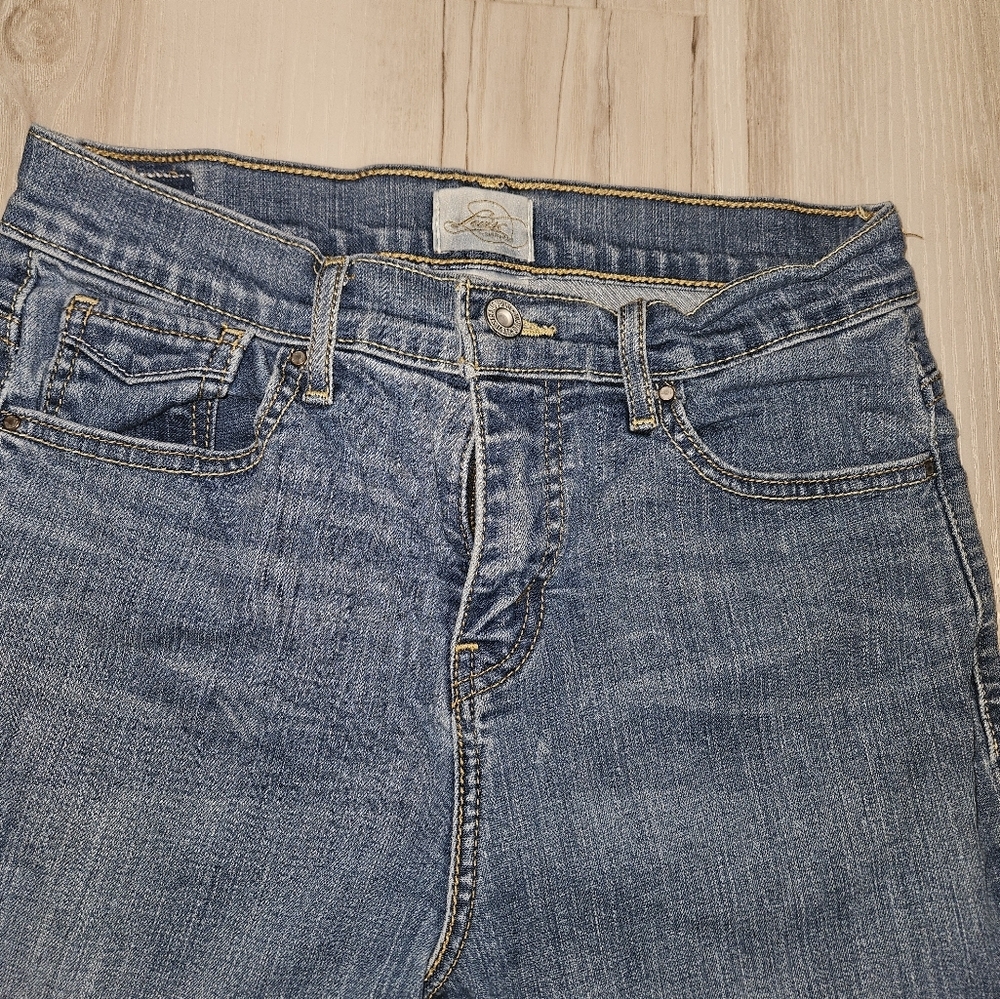 Levi’s 512 Perfectly Slimming Capri Jeans Women’s Size 8 Stretch Denim - Picture 7 of 12